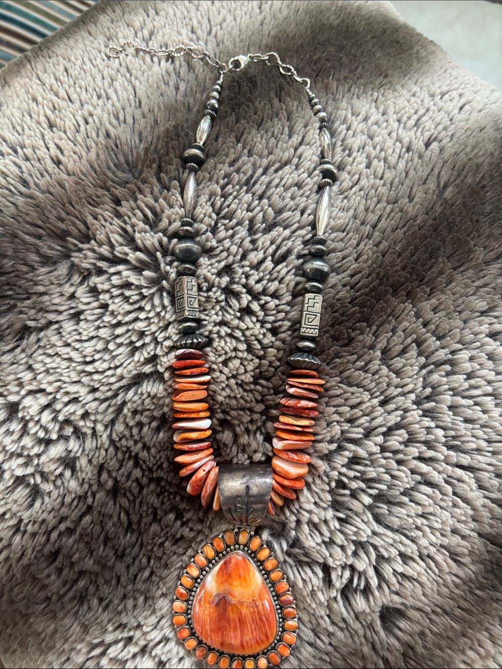 Spiny oyster pendant necklace